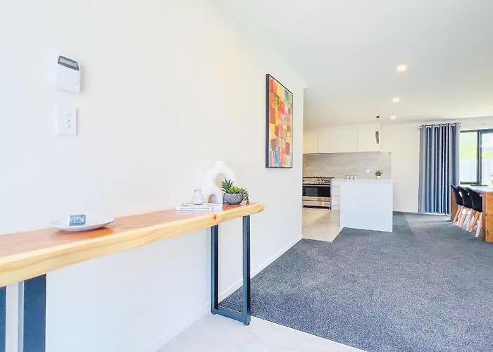 Brand New House With 5 Bedroom And 3 Full Bathroom 罗托鲁阿