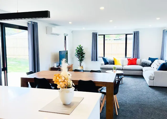Brand New House With 5 Bedroom And 3 Full Bathroom 度假居 *