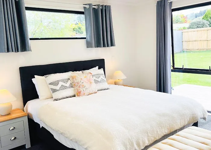 Brand New House With 5 Bedroom And 3 Full Bathroom 罗托鲁阿