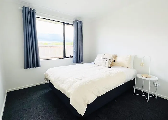 Brand New House With 5 Bedroom And 3 Full Bathroom 度假居