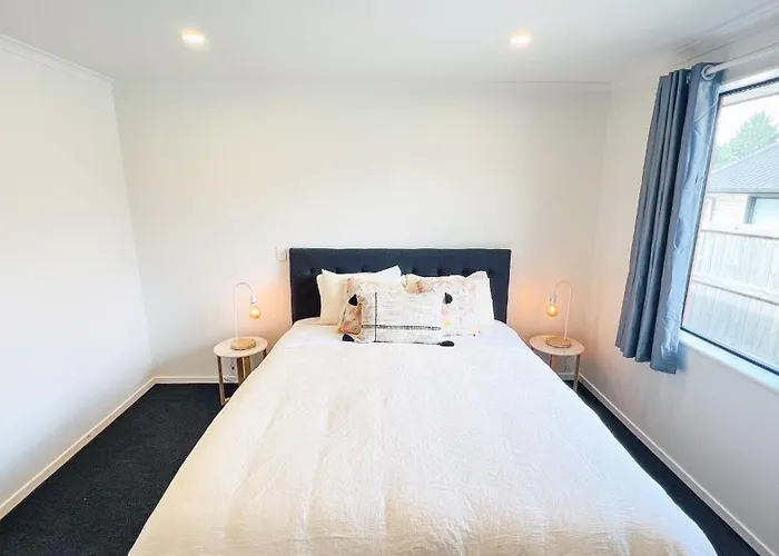 Brand New House With 5 Bedroom And 3 Full Bathroom * 罗托鲁阿