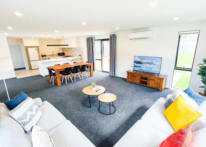 Brand New House With 5 Bedroom And 3 Full Bathroom 度假居 *